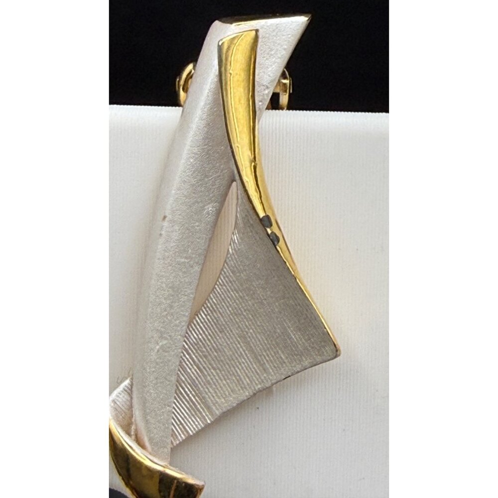 Vintage Gold-Tone Clip-On Earrings Set Assorted Styles Retro Jewelry Collection - Picture 16 of 16